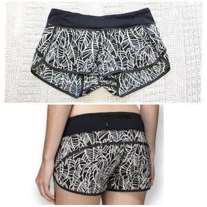 Lululemon Run Times Speed Black and White Women shorts Size 6 Leaf Print Sport